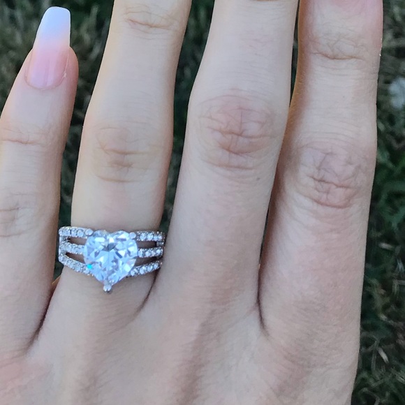 New Cubic Zirconia Jewelry Classic Fashion ring - Picture 2 of 6